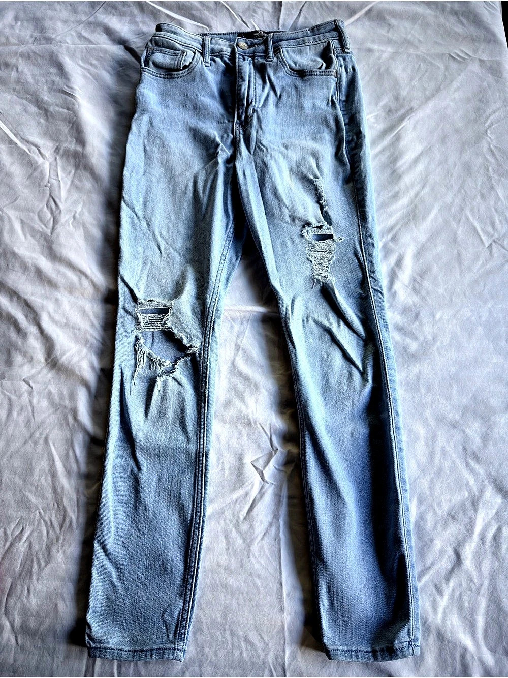 Hollister Ultra High-Rise Super Skinny Distressed Skinny Jeans in Blue Size 5s.